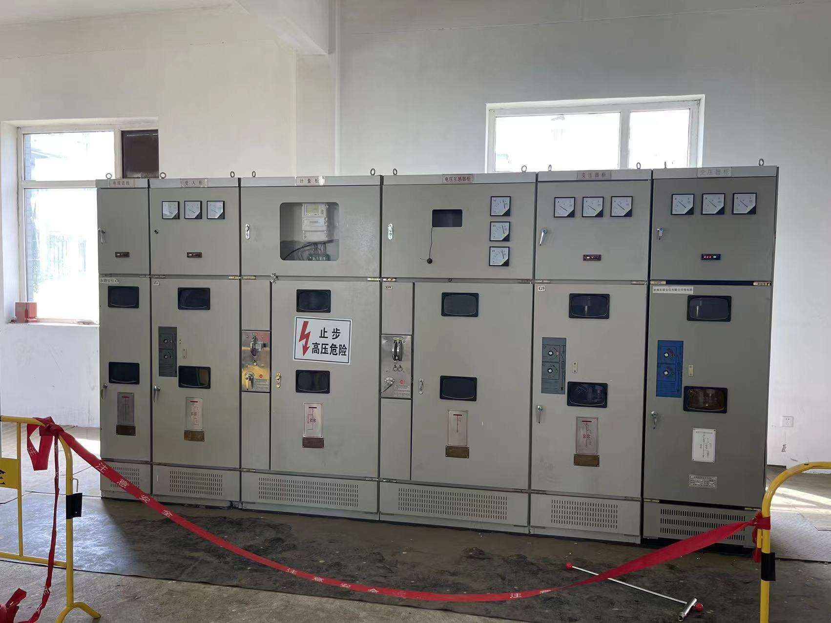 兩臺變壓器及配套的高低壓配電柜