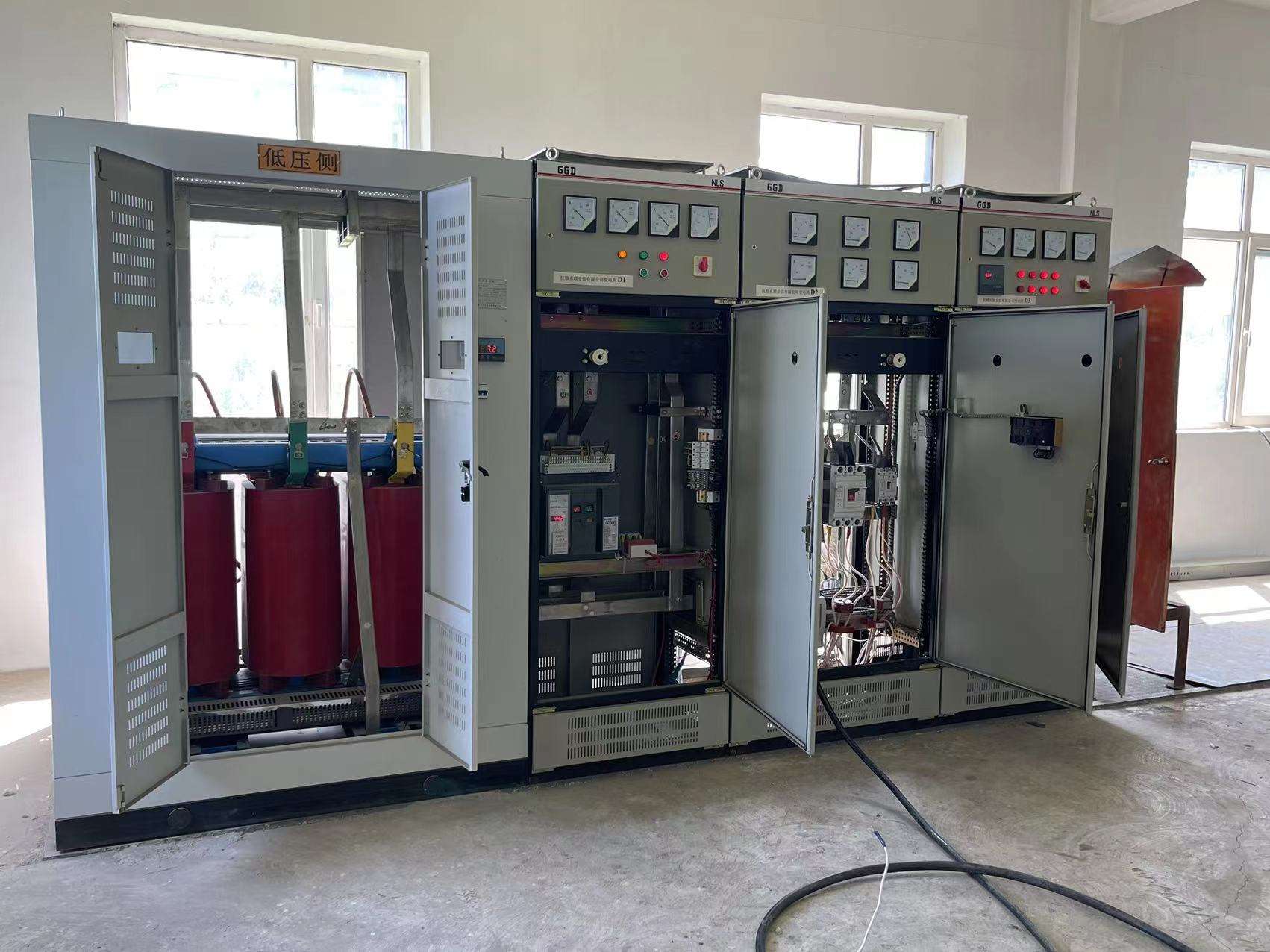兩臺變壓器及配套的高低壓配電柜