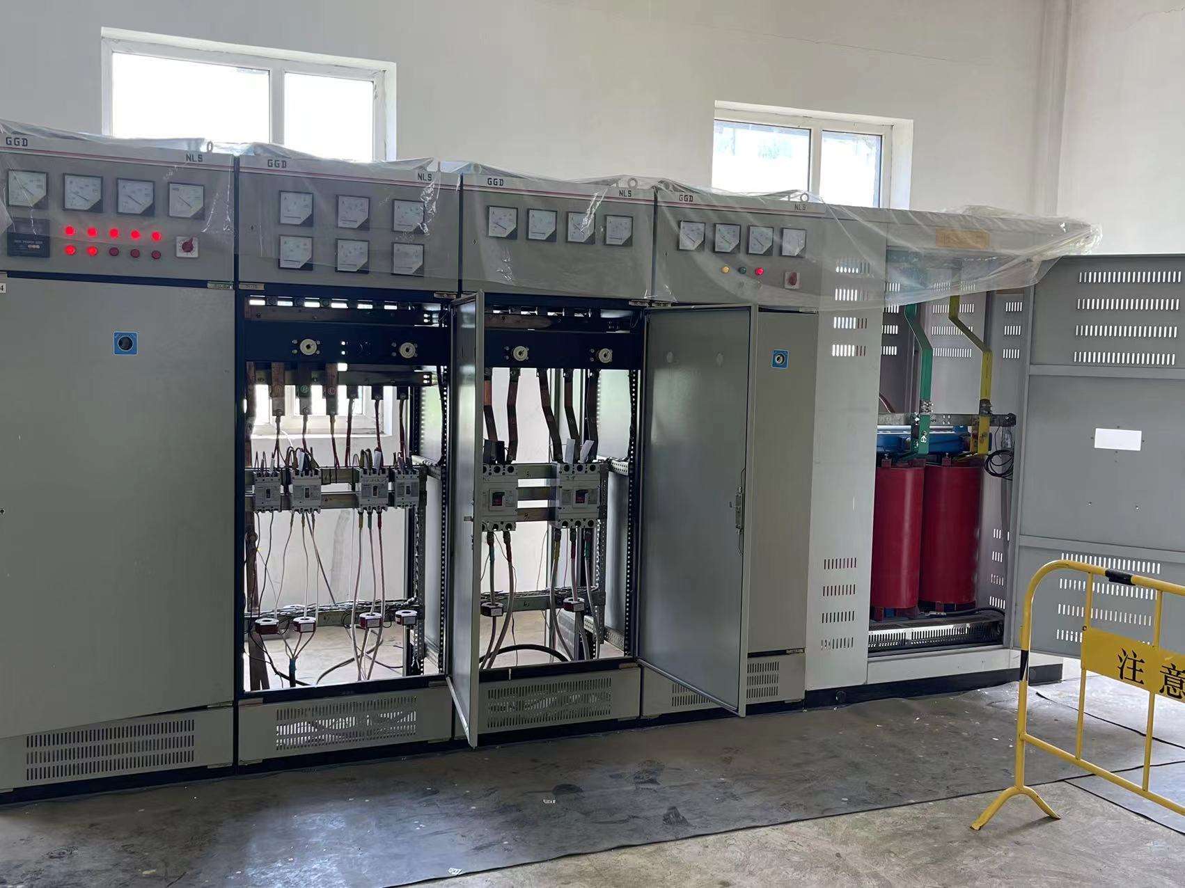 兩臺變壓器及配套的高低壓配電柜