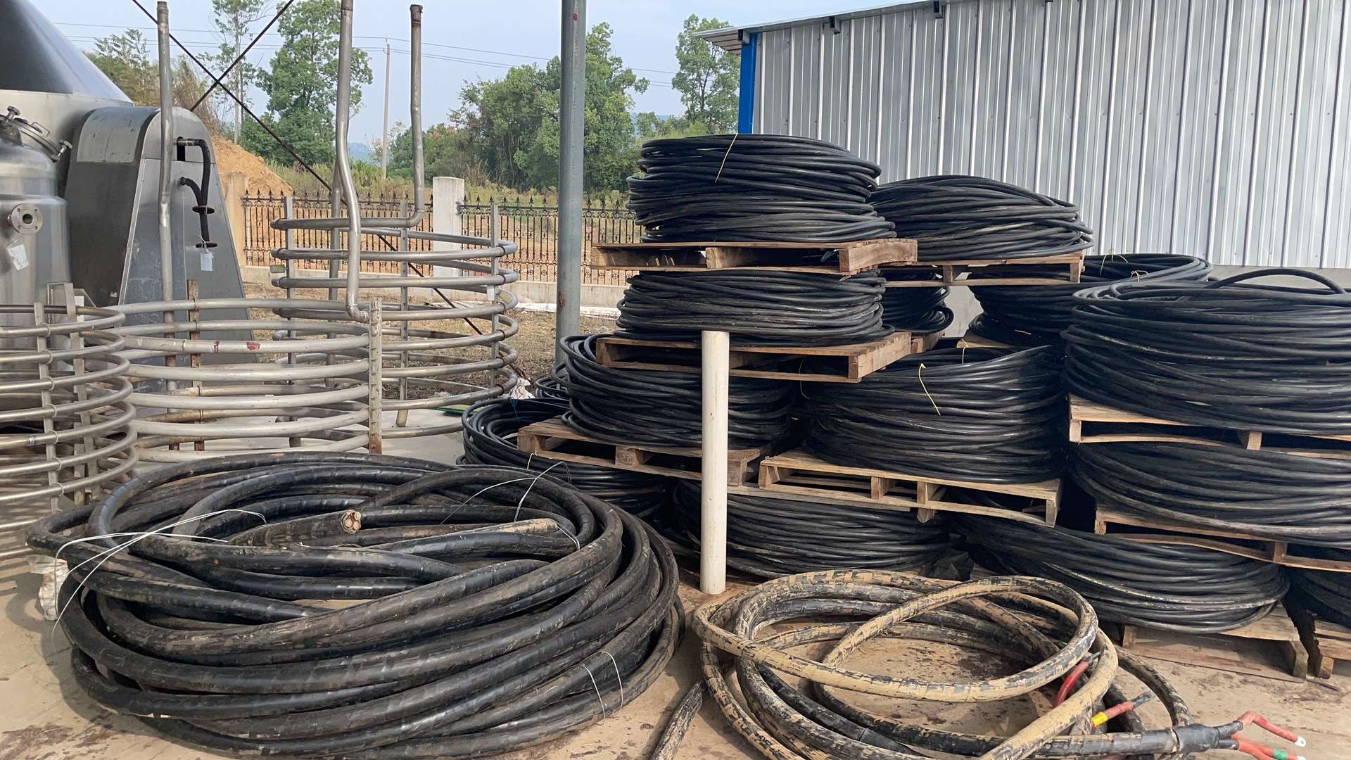 變壓器、電纜、空壓機等